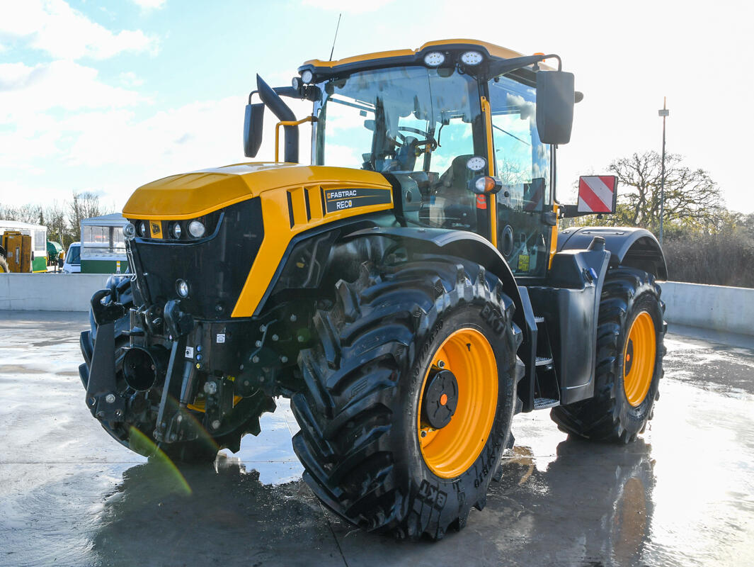 2023 JCB 4220iCON Fastrac