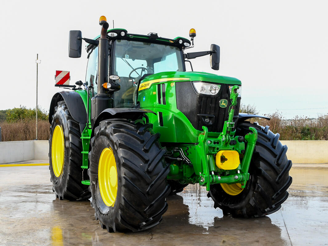 John Deere 6R195