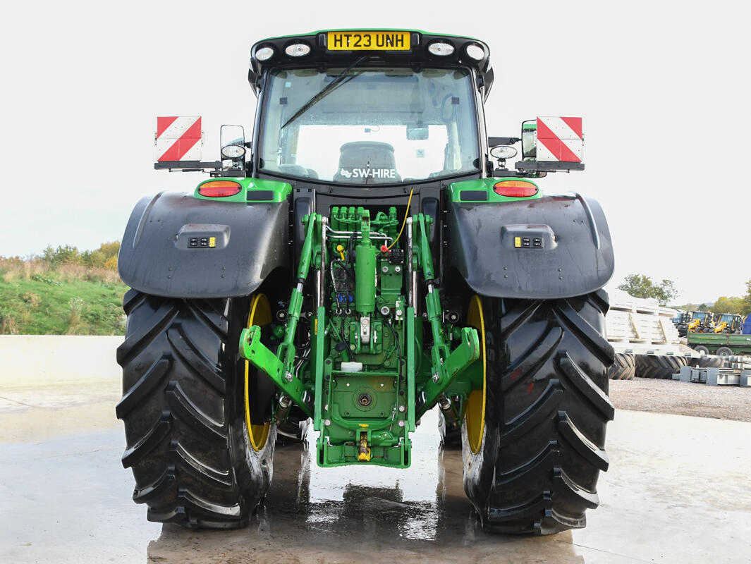 John Deere 6R195