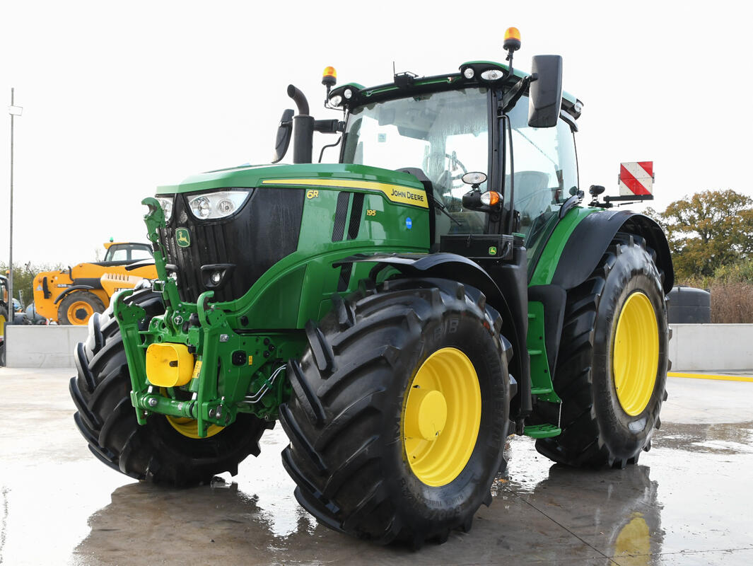 John Deere 6R195