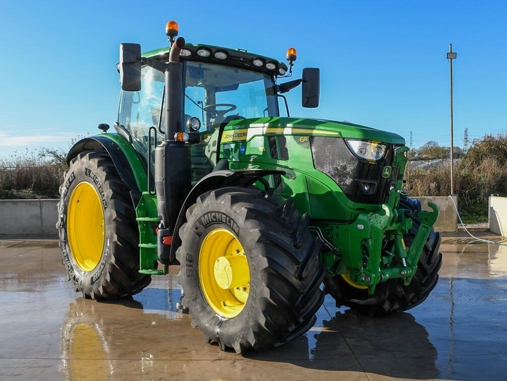 2023 John Deere 6R185