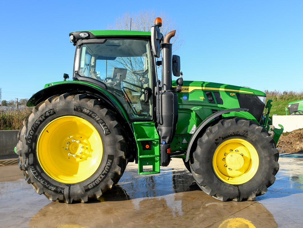 2023 John Deere 6R185