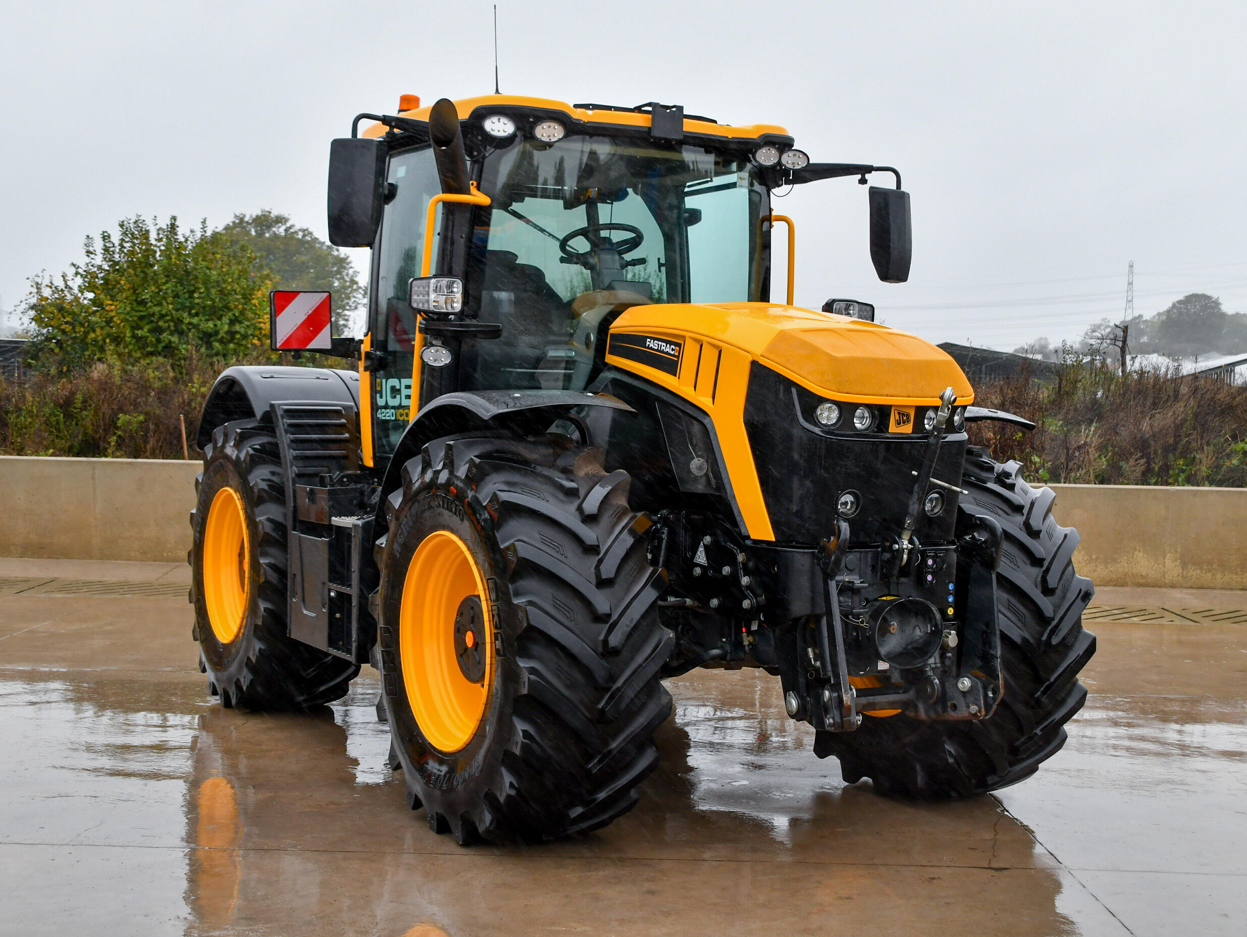 JCB 4220 iCON Fastrac Tractor on a concrete pad