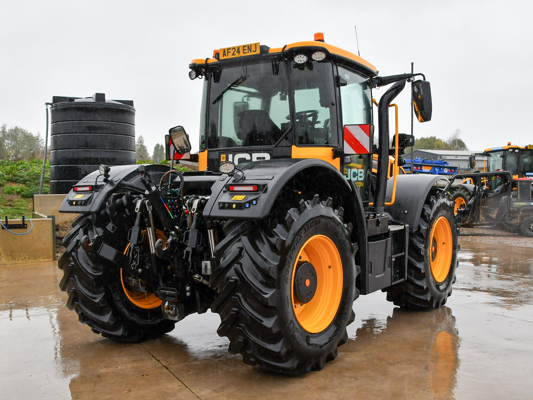 JCB 4220 iCON Fastrac Tractor on a concrete pad