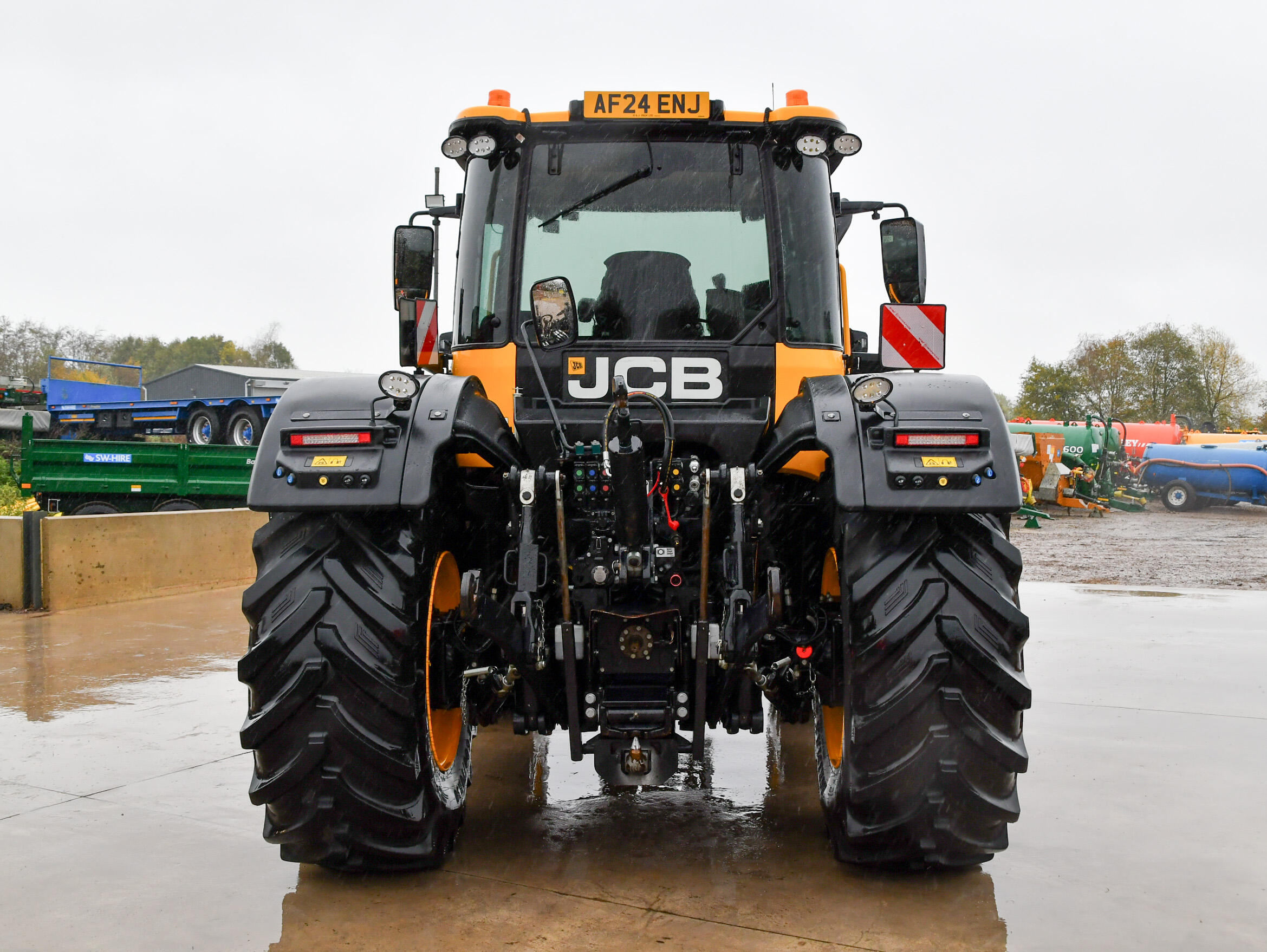 JCB 4220 iCON Fastrac Tractor on a concrete pad