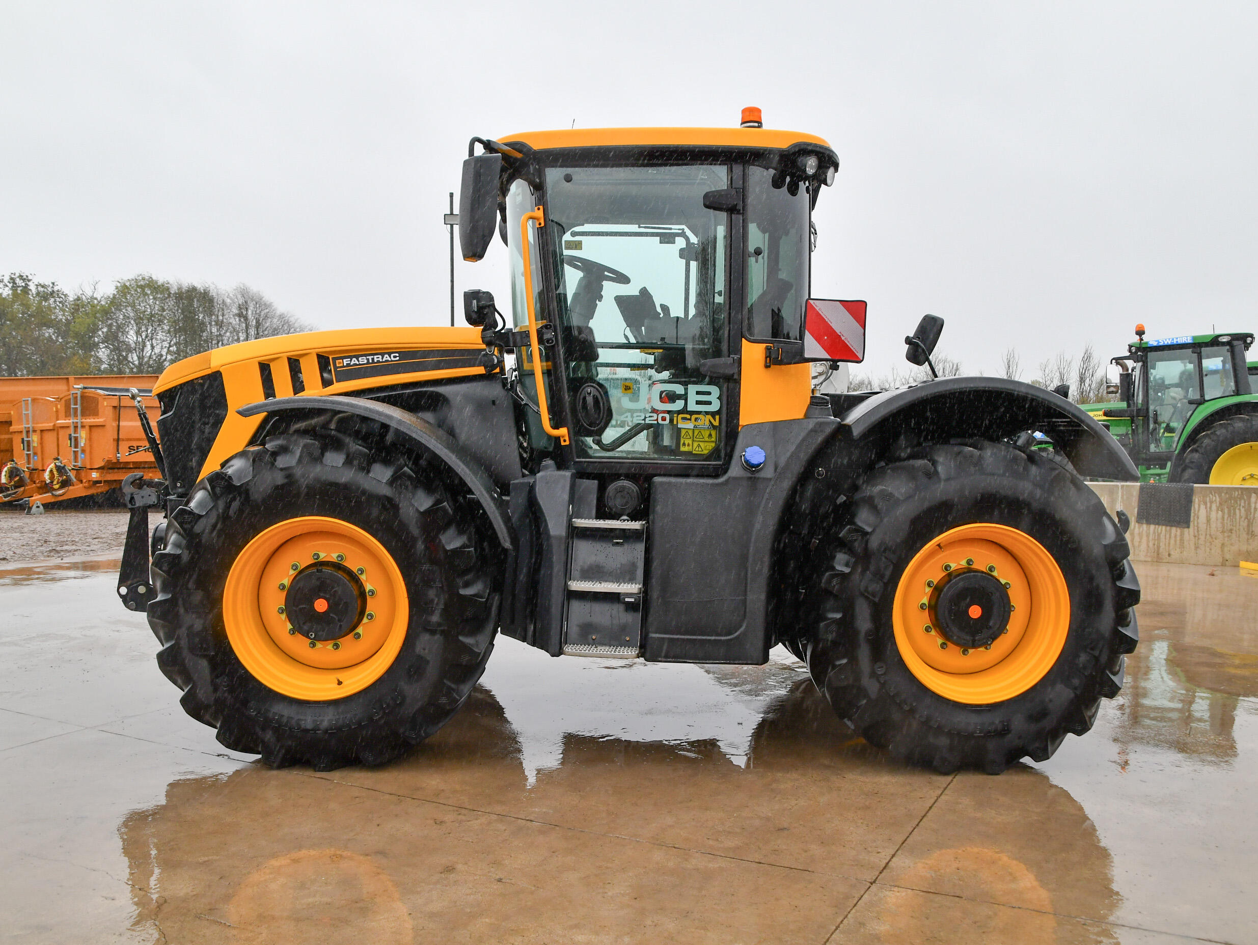 JCB 4220 iCON Fastrac Tractor on a concrete pad