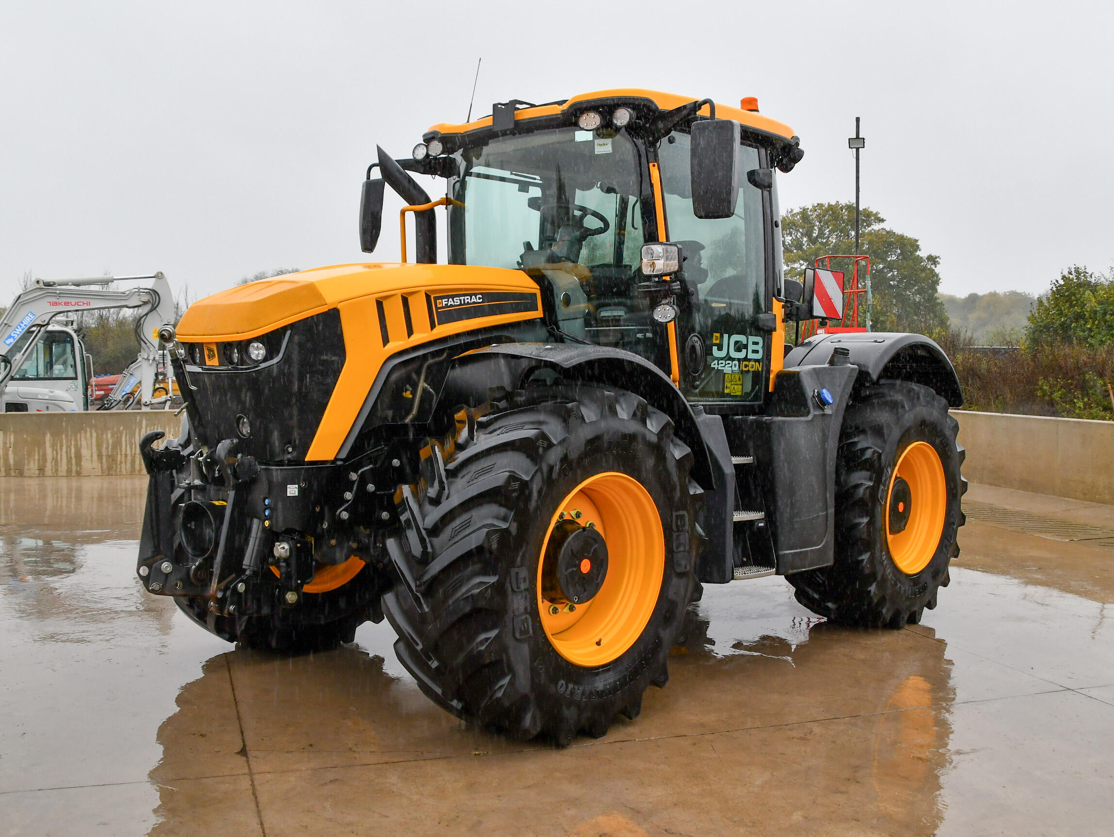 JCB 4220 iCON Fastrac Tractor on a concrete pad