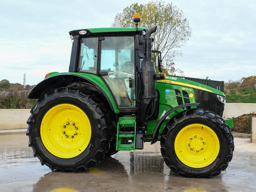 John Deere 6100M 