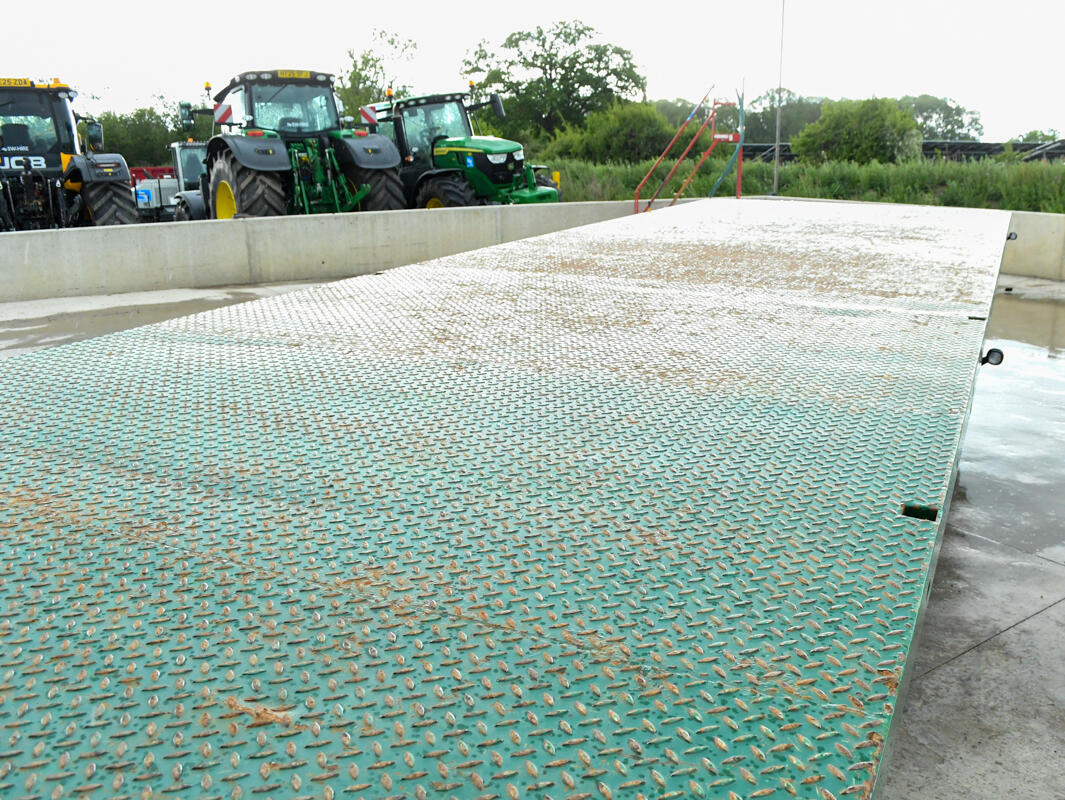 28ft Bailey flatbed trailer on a wash bay